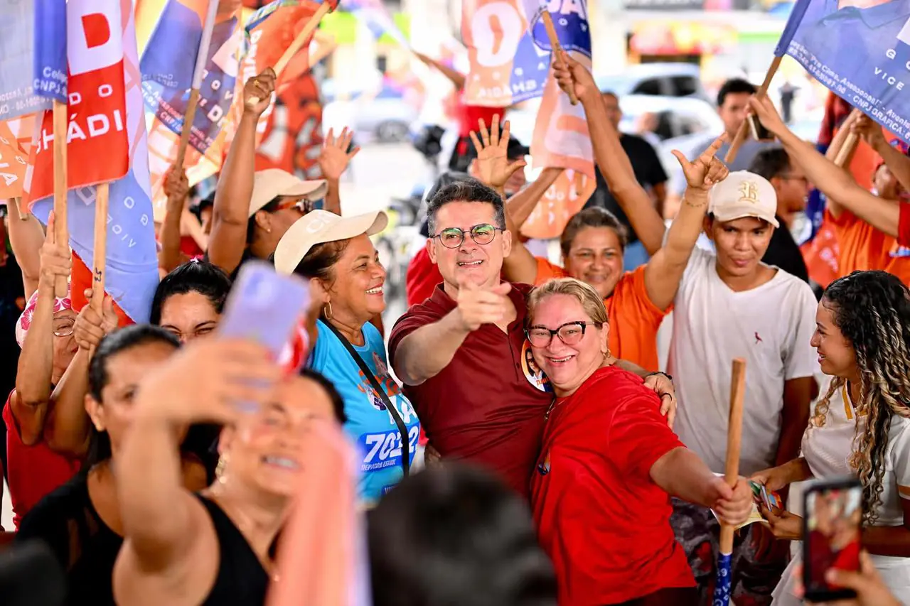 Apoiadores acompanham agenda de campanha no interior do Amazonas